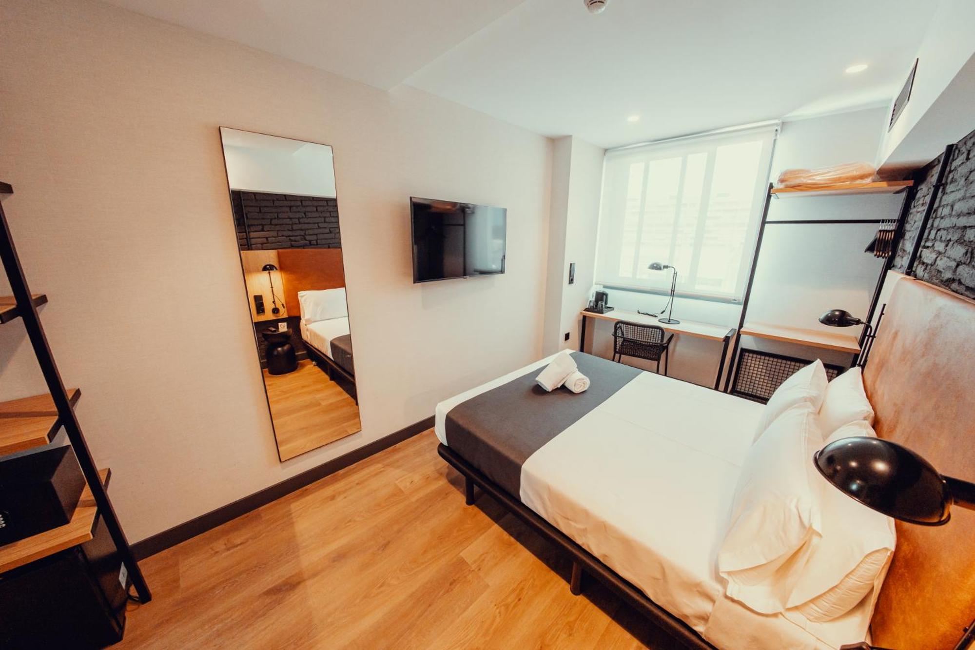 Hotel Transit — Fotos 1